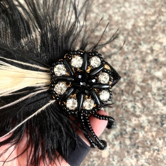 Flapper Feathers Headband 1920’s Style feature sparkling Rhinestones & Beads - Picture 5 of 8